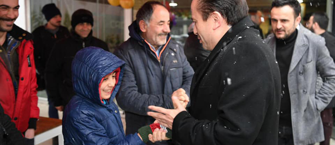 O hep gönüllerin adamı oldu,10 yılda halkın gönlünde taht kurdu