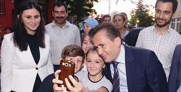 O hep gönüllerin adamı oldu,10 yılda halkın gönlünde taht kurdu