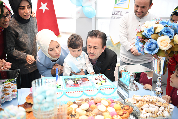 Başkan Yazıcı, şehidimizin çocuğunu doğum gününde yalnız bırakmadı