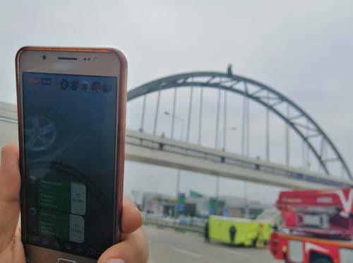 Duyarsızlıklarını canlı yayınladılar!