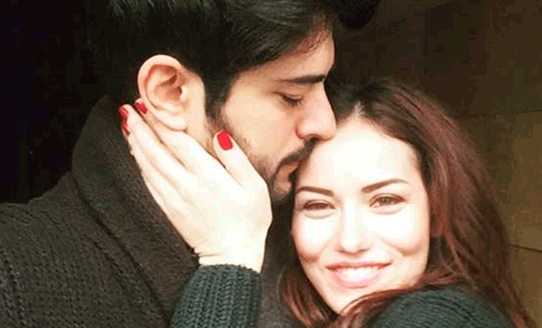Fahriye Evcen Hamile mi | Burak Özçivit Baba Oluyor