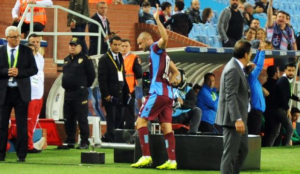 Burak Yılmaz'dan taraftarlara olay hareket!