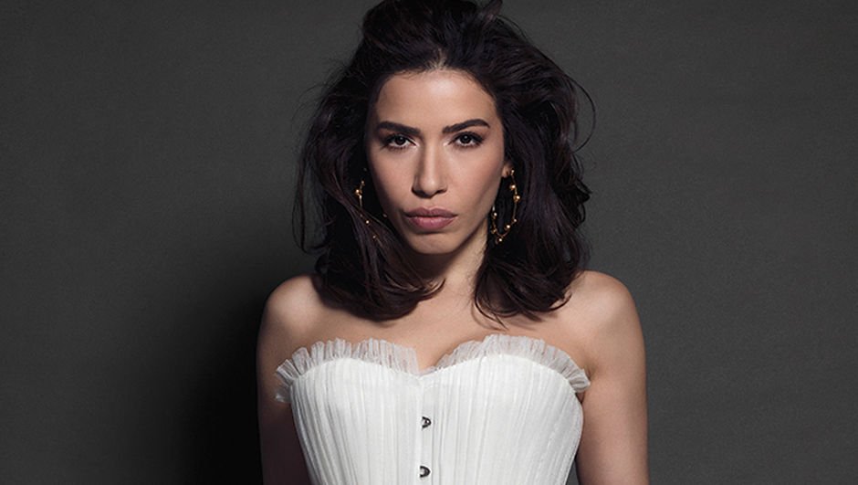 Burcu Güneş kimdir? Konser verdiği sahne devrilince ölümden döndü