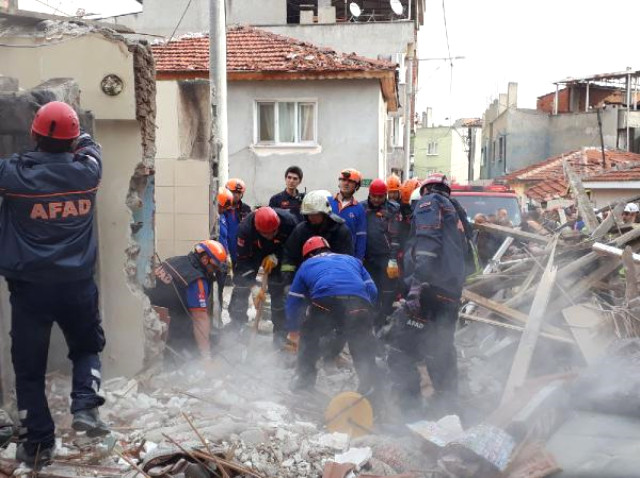 Bursa'da Doğal Gaz Patlaması! Ev Enkaza Döndü: 1 Kişi Öldü, 2 Kişi Yaralandı