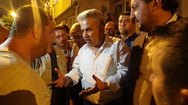 250 kişilik grup, bir kadının evine saldırdı: Milletvekili ve emniyet müdürü sakinleştirdi