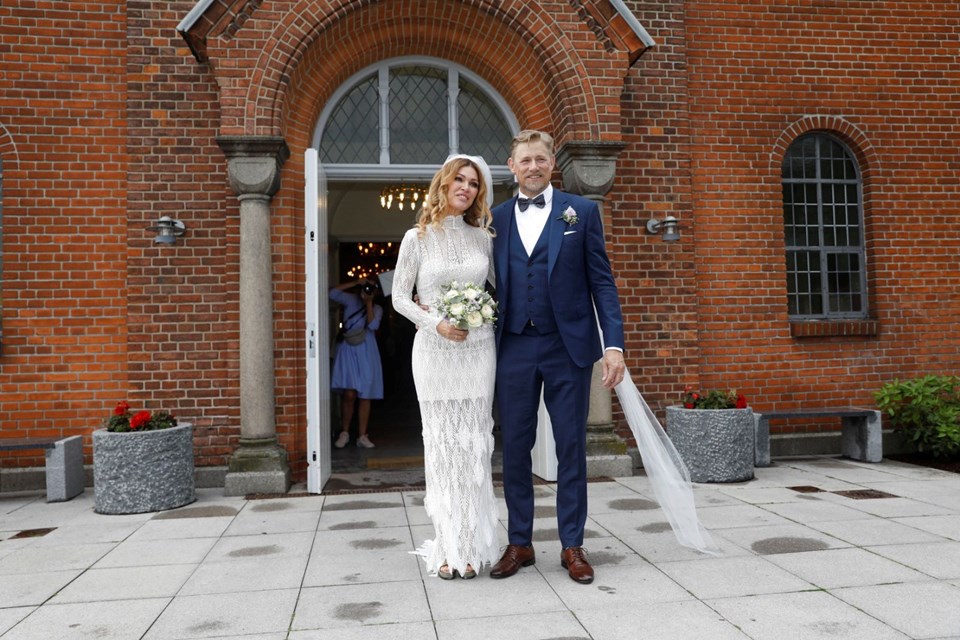 Eski kaleci Peter Schmeichel ile Laura von Lindholm 2. kez evlendi!