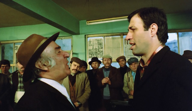 Üç kağıtçı filminin konusu nedir? Oyuncuları kimdir? Nerede ve kaç yılında çekildi?