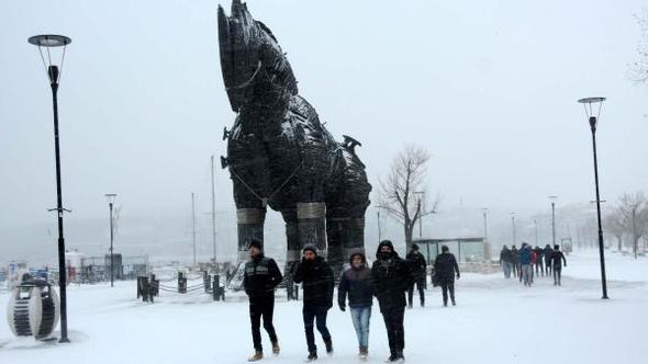 Çanakkale'de yarın okullar tatil mi? 26 Şubat Salı okullar tatil mi?