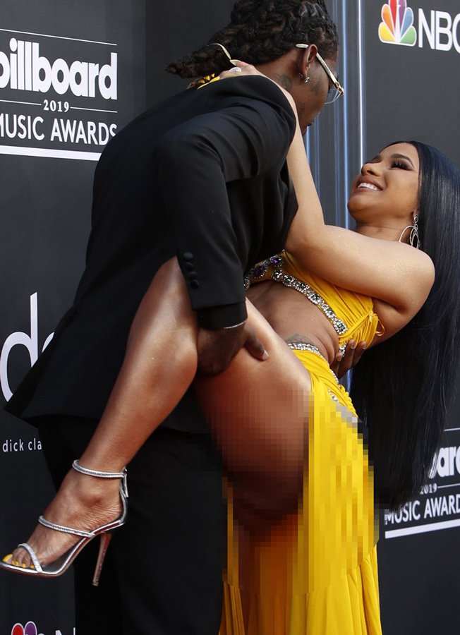 Cardi B’nin çıplak fotoğraflarına Instagram bile dayanamayıp kaldırdı