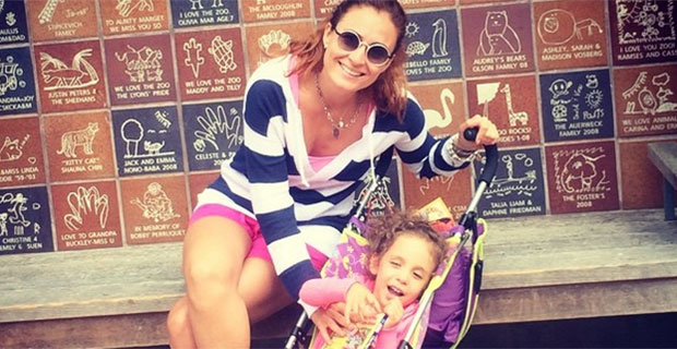 ceyda düvenci ve kızı