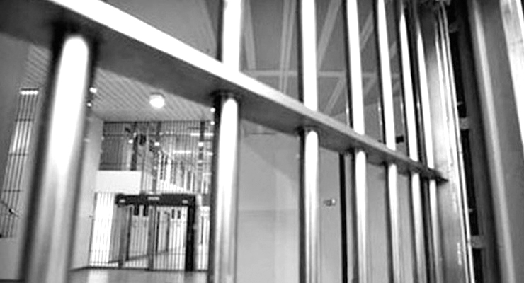 Kaçmak İsteyen Mahkum Hakimin Odasına Düştü