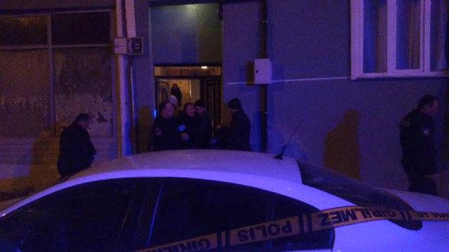 Bursa'da 25 yaşındaki adam eşinin ve bebeğinin boğazını kesti!