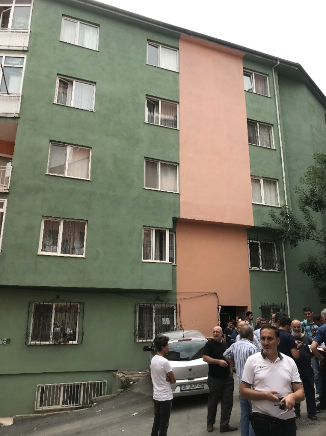 Çocuğunun balkondan düştüğünü gören anne kendisini 5. kattan aşağıya attı