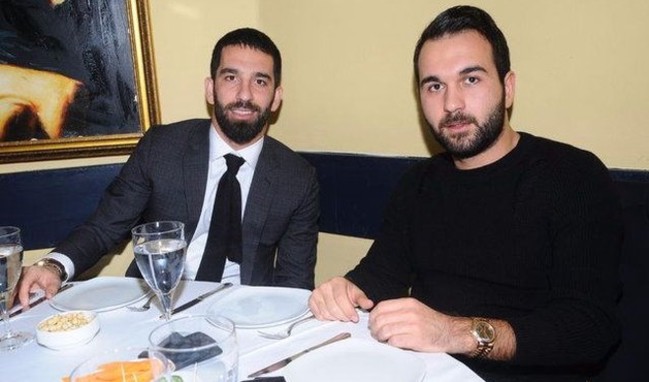 Arda Turan'ın oğluna amcasından 3 bin 500 liraya akülü Ferrari