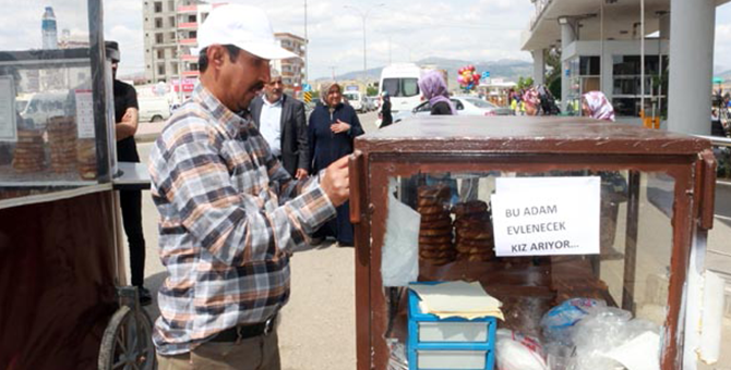 Simitçinin büyük ağıtı: "Evim var, işim var, evlenecek kız yok"