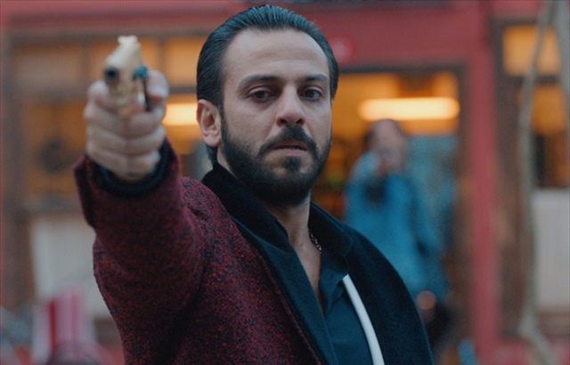 Çukur dizisinin ''Vartolu"Erkan Kolçak Köstendil kimdir? Aslen nereli ve gerçek yaşı kaçtır?