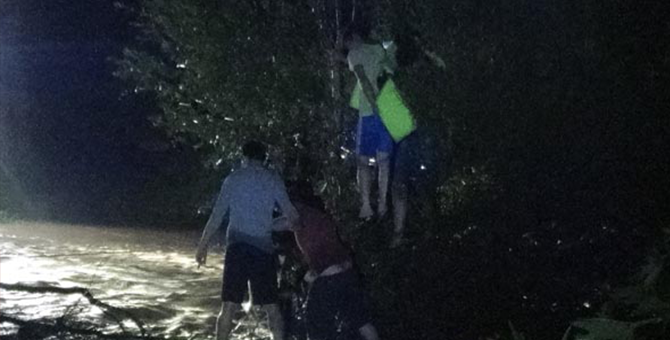Balık avlamaya giden 4 genç kabusu yaşadı!