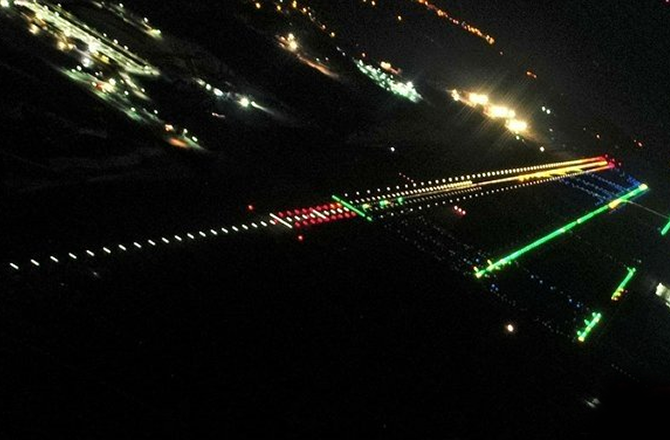 3. Havalimanı kulesi, Türk bayraklarına büründü