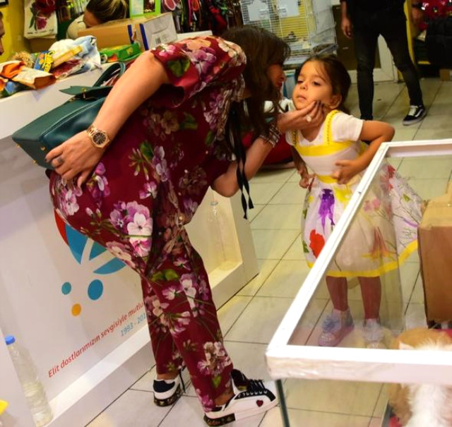 Demet Akalın'ın kızı Hira Yeni Gelin dizisinde oynayacak!