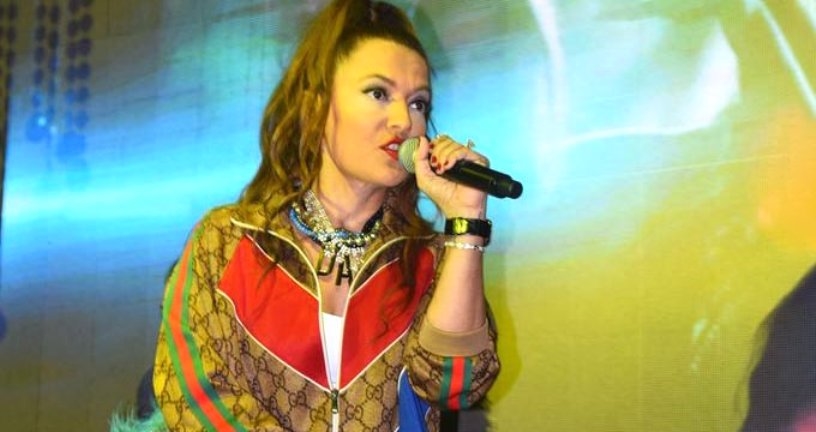 Demet Akalın giyim markasına para yağdırdı