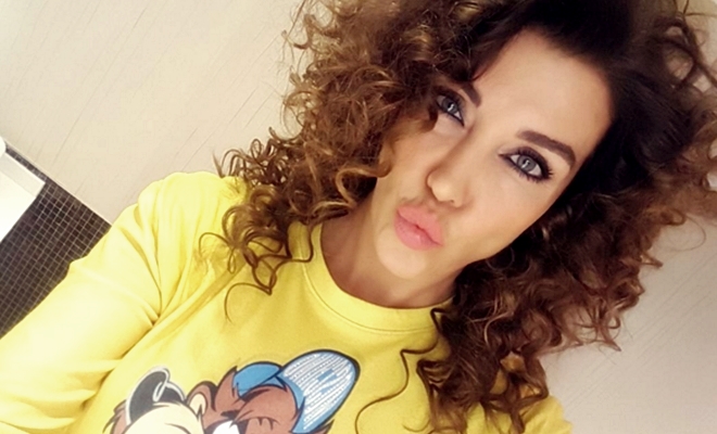 Deniz Akkaya'dan doğum gününü kutlayanlara ayak iziyle teşekkür