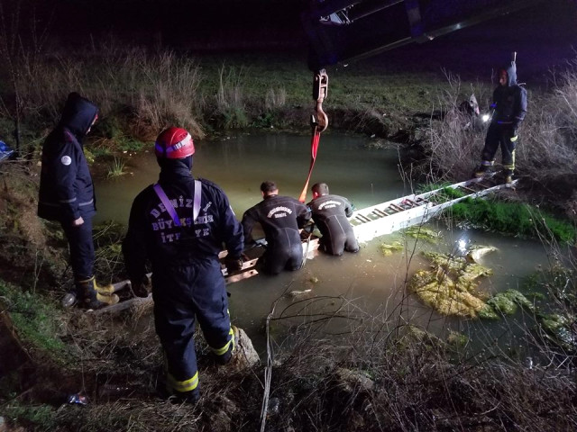 Denizli'de Otomobil Gölete Uçtu! 5 Ölü 1 Yaralı 