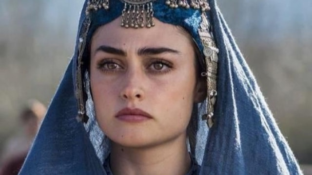 Esra Bilgiç ve Futbolcu eşi Gökhan Töre boşandı