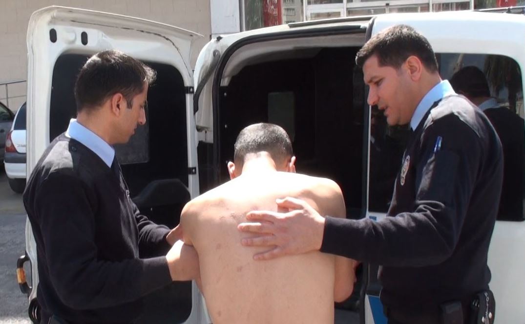 Maddeden Komaya Girdi Yatırıldığı Hastaneden Çırılçıplak Kaçtı