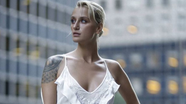 Didem Soydan'ın 2 erkek arasında dans ettiği görüntüler olay oldu