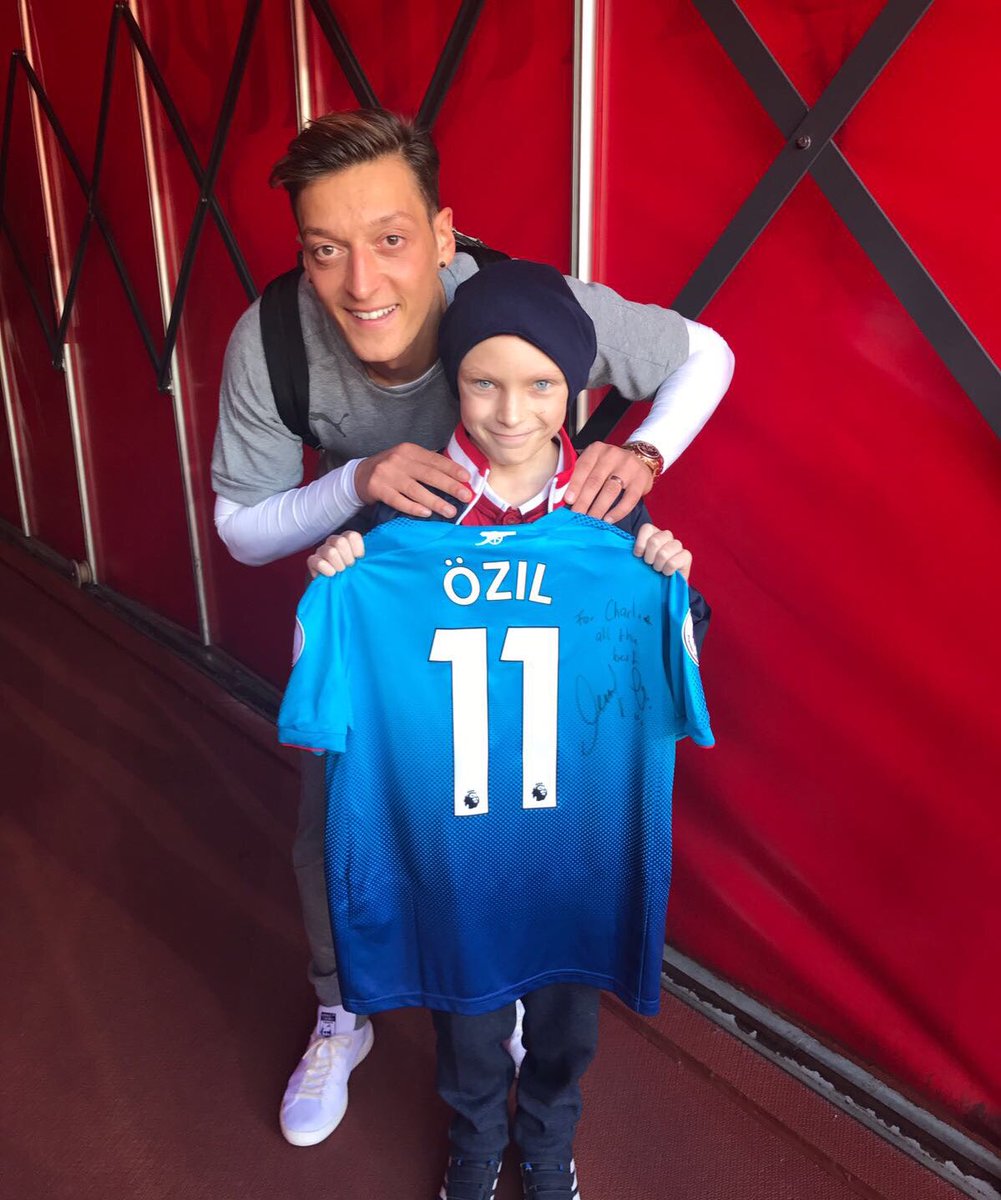 Mesut Özil'e taraftardan üzücü haber