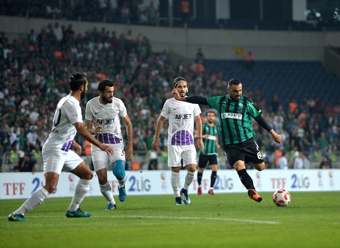 Afjet Afyonspor Sakaryapor'u 2-1 yenerek 1. lige çıktı