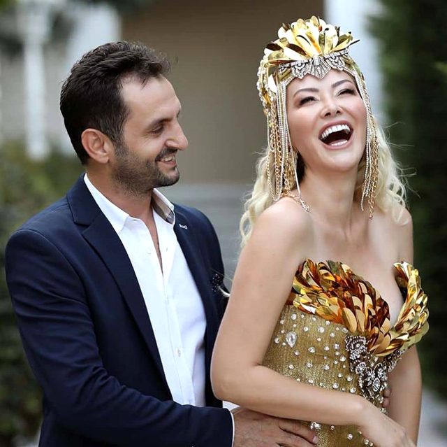 Dünya evine giren Aylin Coşkun'a kilolarca altın takıldı