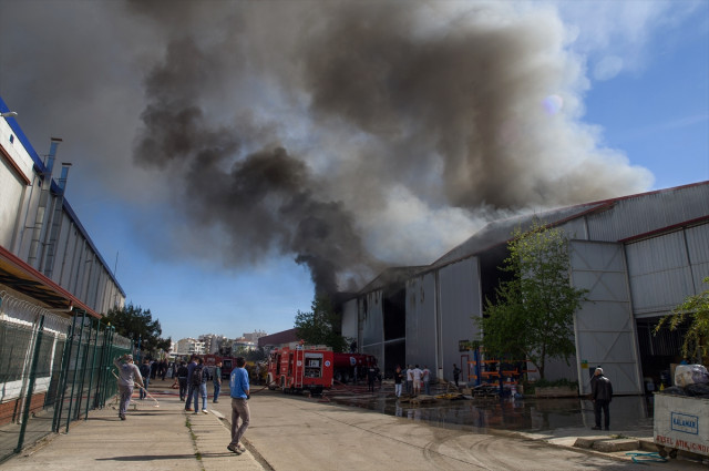 Dünyanın En Lüks Yatlarının Üretildiği Merkezde Büyük Yangın!