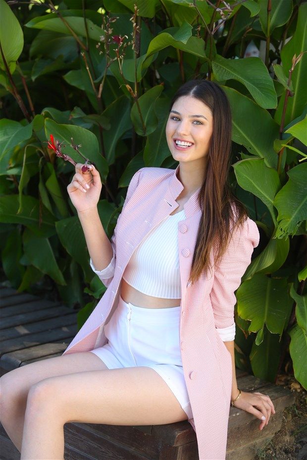 Ecem Çırpan Kimdir, aslen nerelidir, kaç yaşındadır? boyu kaç?