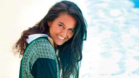 Eda Taşpınar kimdir? Plajda üstsüz güneşlendi