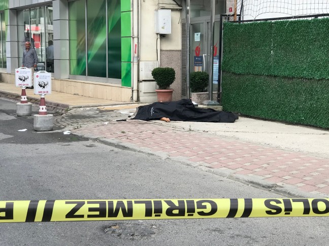 Sancaktepe'de polisle astsubay çatıştı: 1 ölü 2 yaralı