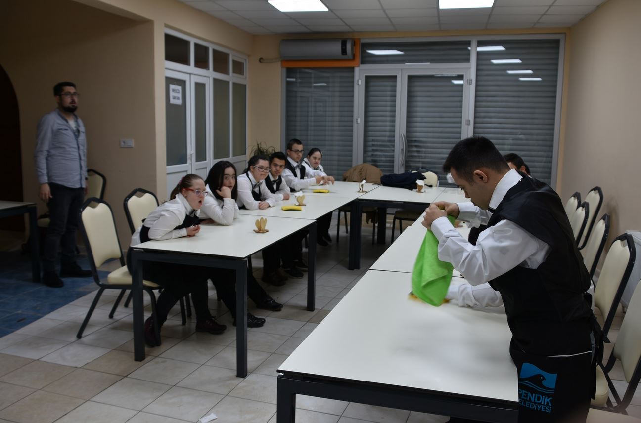 Pendik'te Özel Çocuklara Servis Komisi Kursu
