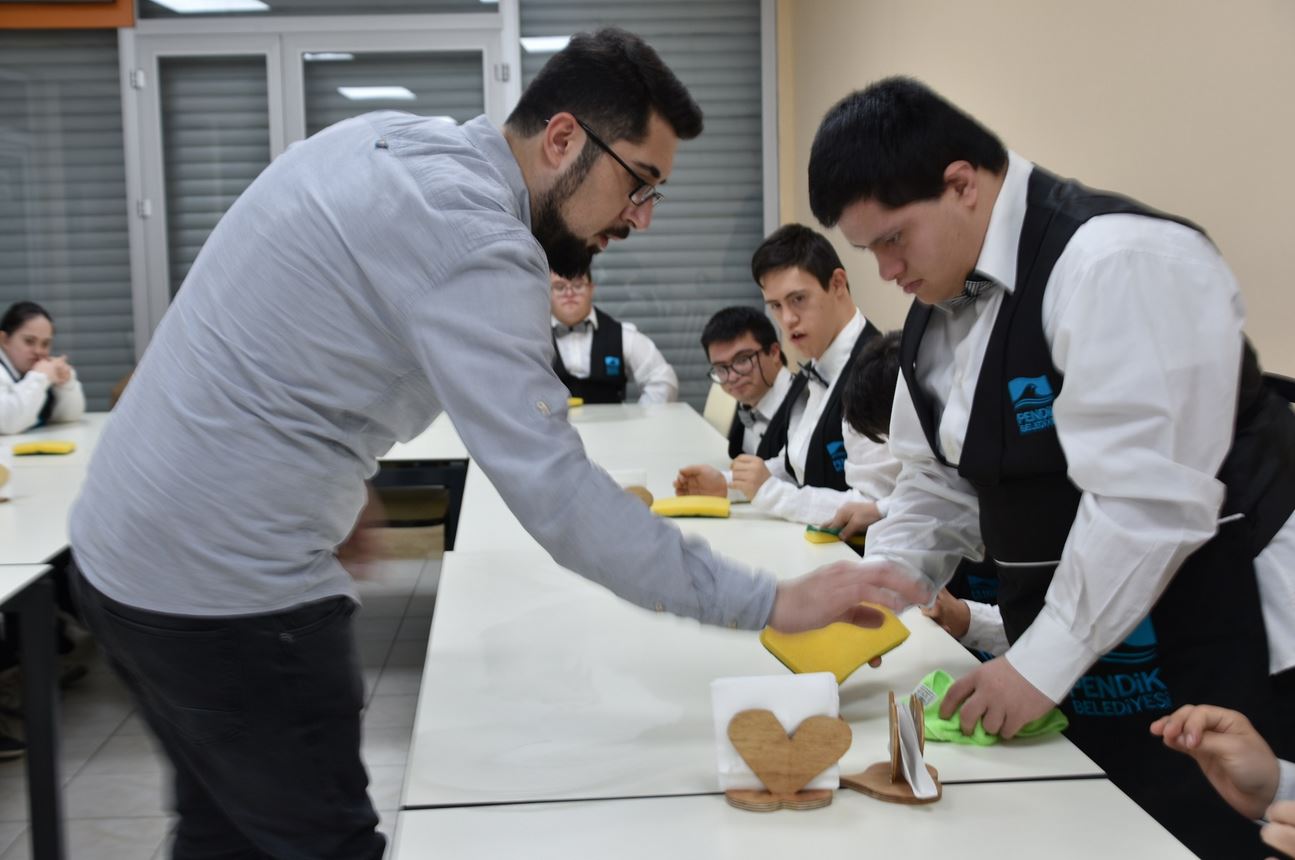 Pendik'te Özel Çocuklara Servis Komisi Kursu