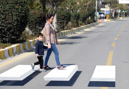 Görenler gözlerine inanamadı! Bu yolda durmamak imkansız