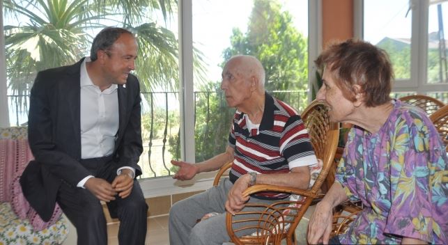 Turan Hançerli kimdir? Türkiye'nin ilk engelli belediye başkanı!