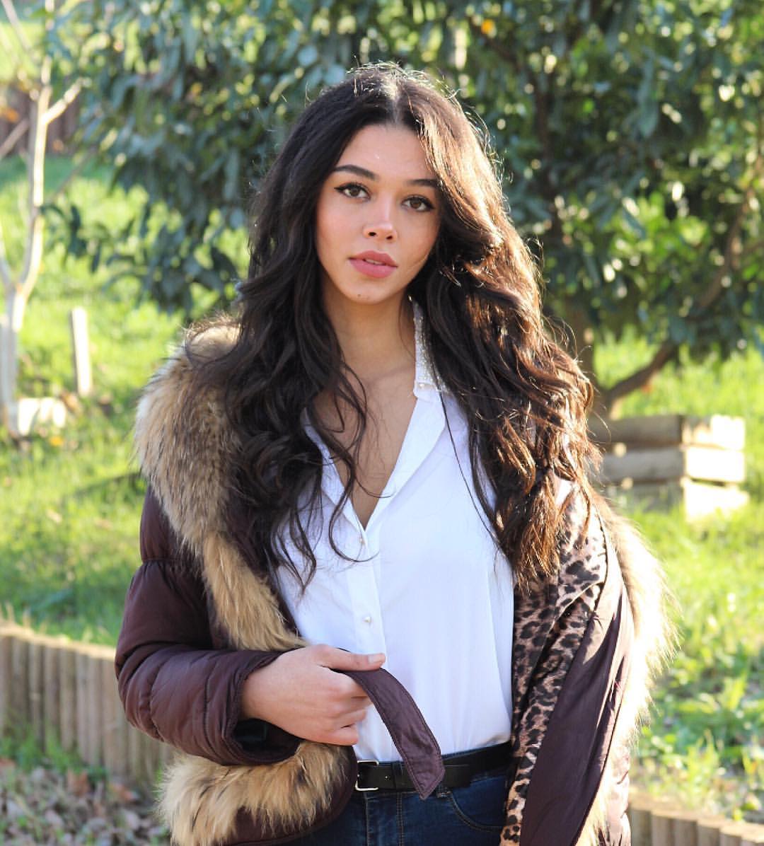 Ela Yörüklü kimdir? Aslen nereli? Kaç yaşında?