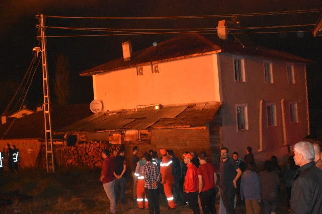 Kastamonu'daki yangında 8 ev küle döndü