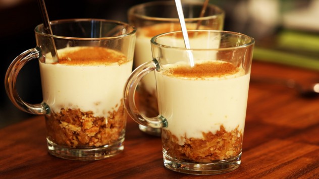 Elmalı Fındıklı Muhallebi Nasıl Yapılır? Elmalı Fındıklı Muhallebi tarifi...