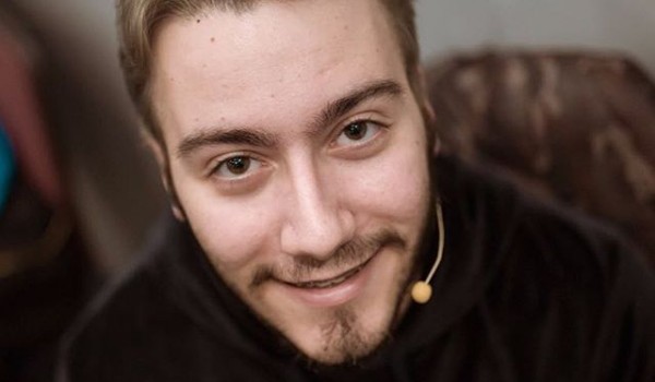 Enes Batur Kimdir, Kaç yaşında | Enes Batur Ödülü Neden Geri Alındı