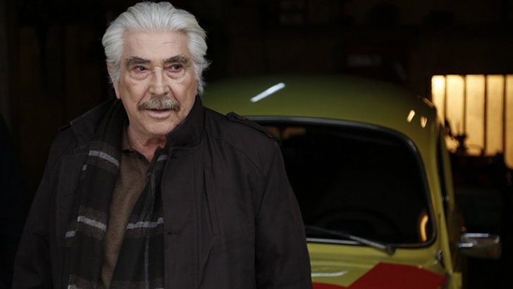 Ünlü oyuncudan meslektaşlarına gönderme: Rol gereği öpüşmeyenleri anlamıyorum, ben öpüşürüm!