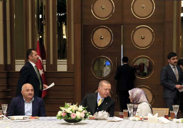  Cumhurbaşkanı Erdoğan: Başlarını inlerinde ezeceğiz