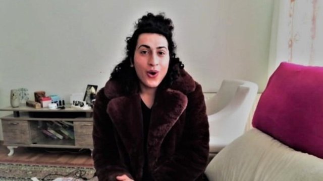 Gaga Bulut sadece erkek değil, kız çocuklarını da öpüştürmüş