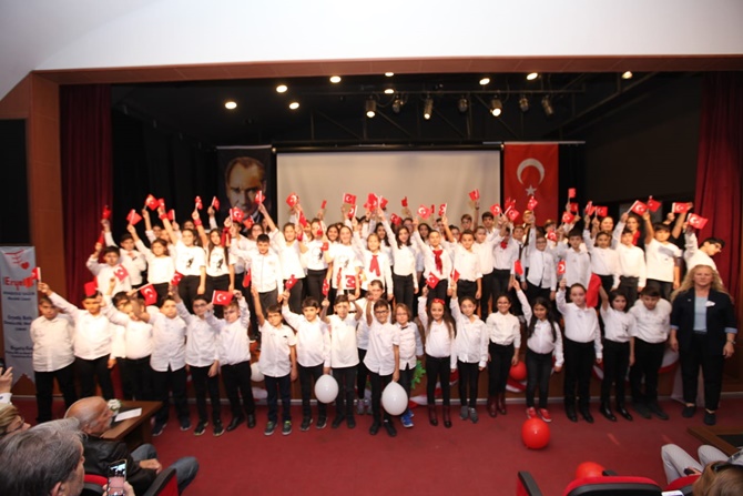 Eryetiş balkanlar eğitim kurumlarında Cumhuriyet nöbeti!