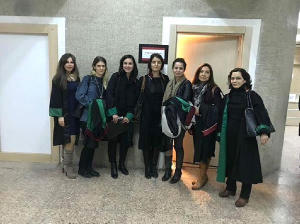 Karısını yatağa bağlayıp, kızgın maşayla tecavüz eden adama hapis cezası