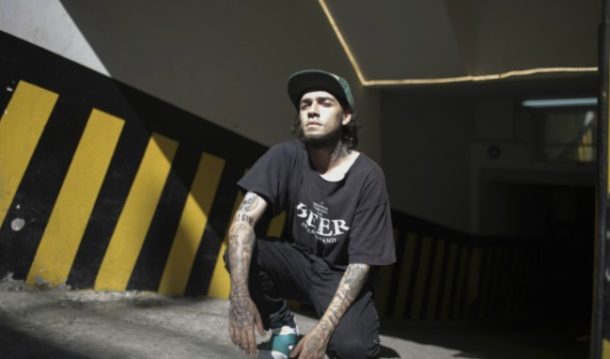 Uyuşturucuya özendirmekten yargılanan rapçi Ezhel beraat etti